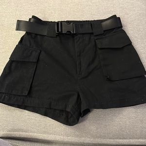 ARITZIA - TNA black cargo shorts